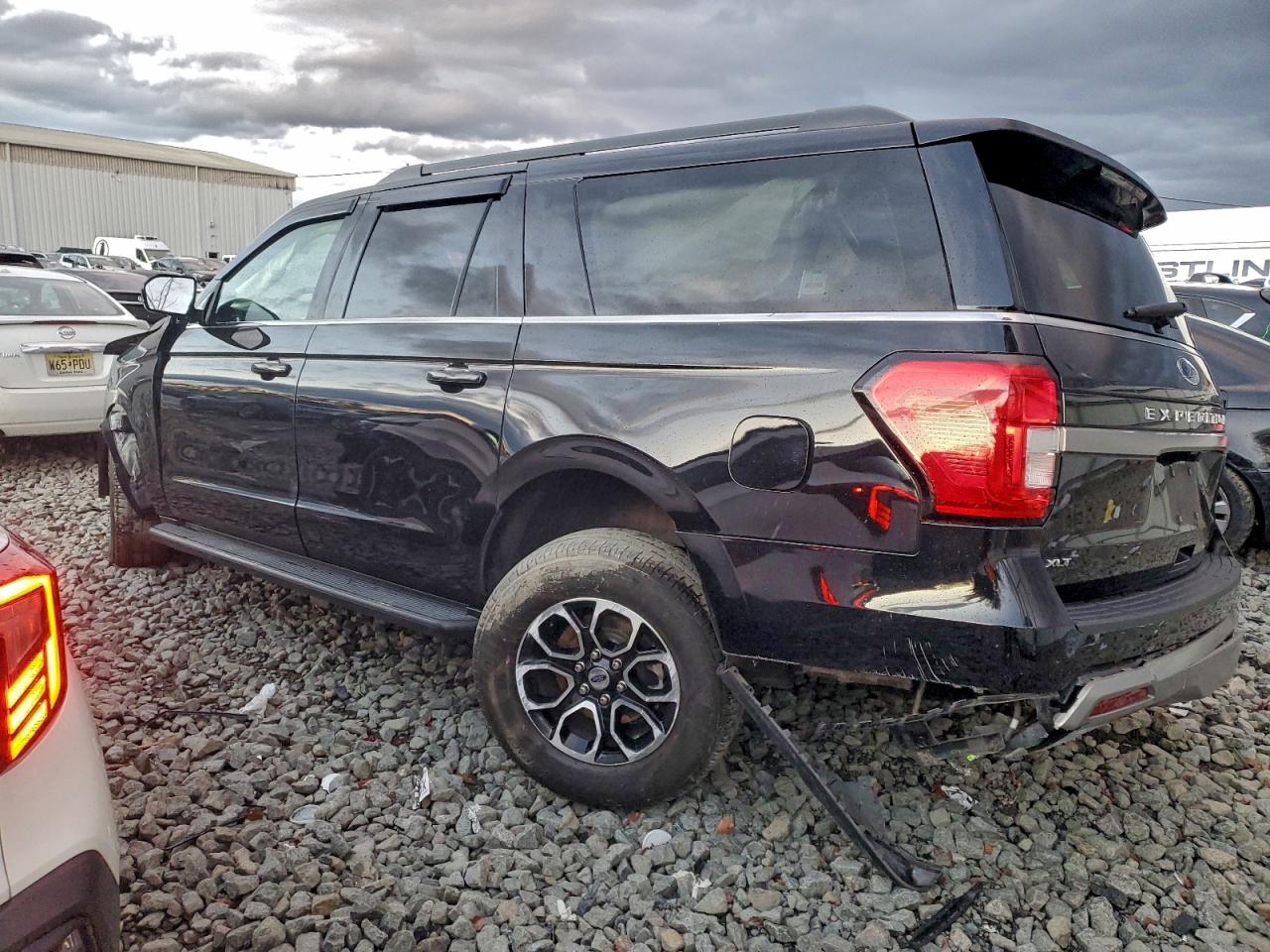 2024 FORD EXPEDITION MAX XLT photo 2