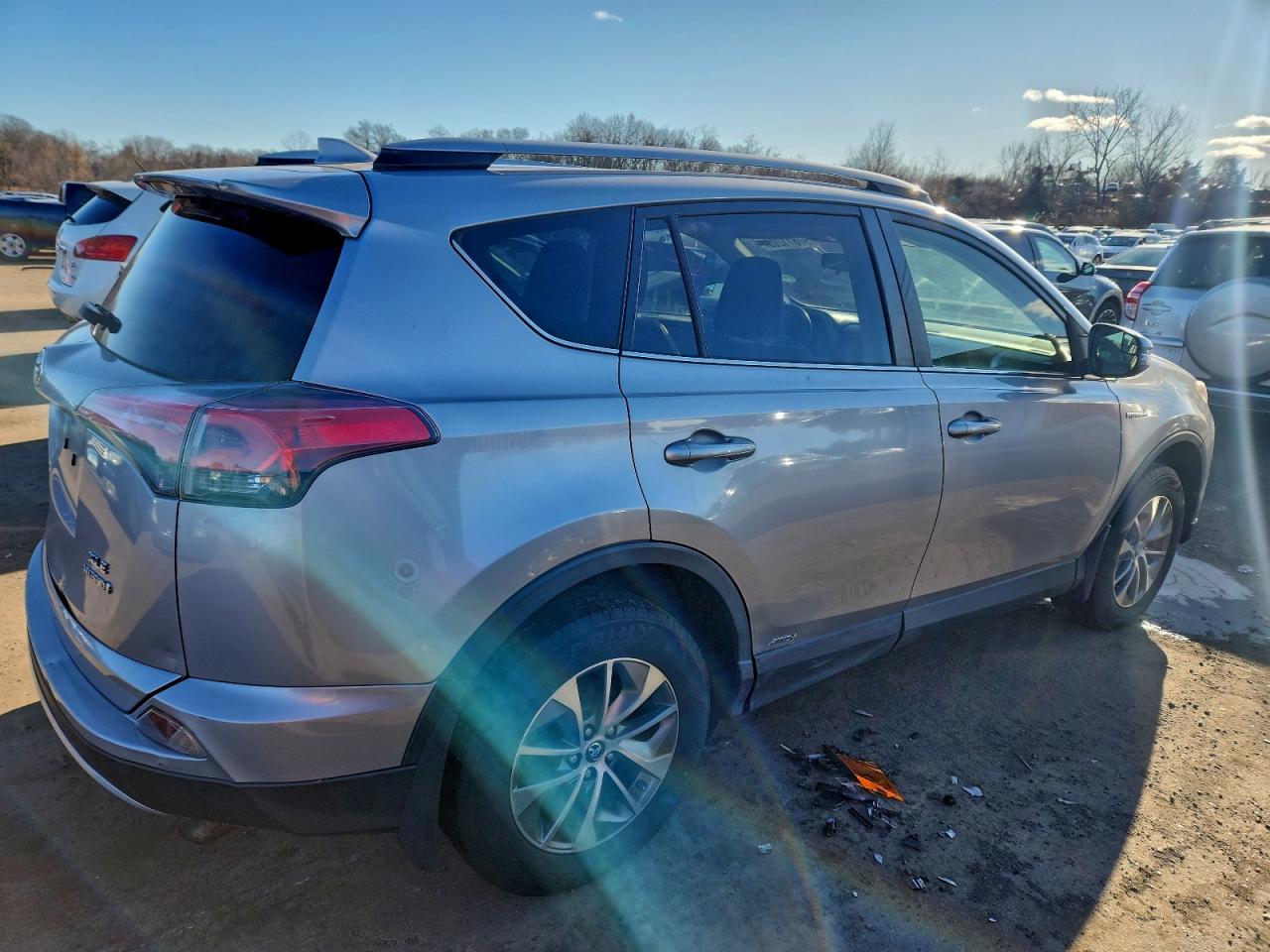 2017 TOYOTA RAV4 HV LE photo 3