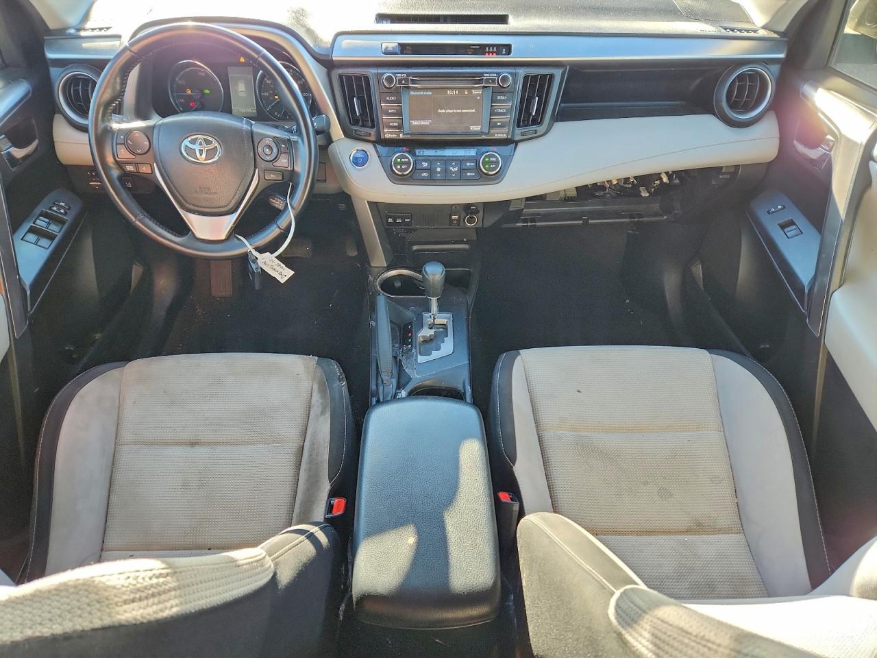 2017 TOYOTA RAV4 HV LE photo 8