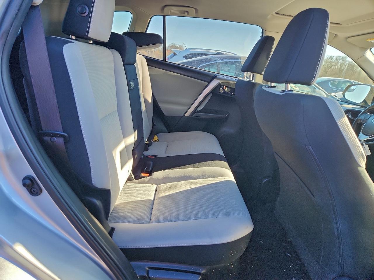 2017 TOYOTA RAV4 HV LE photo 11