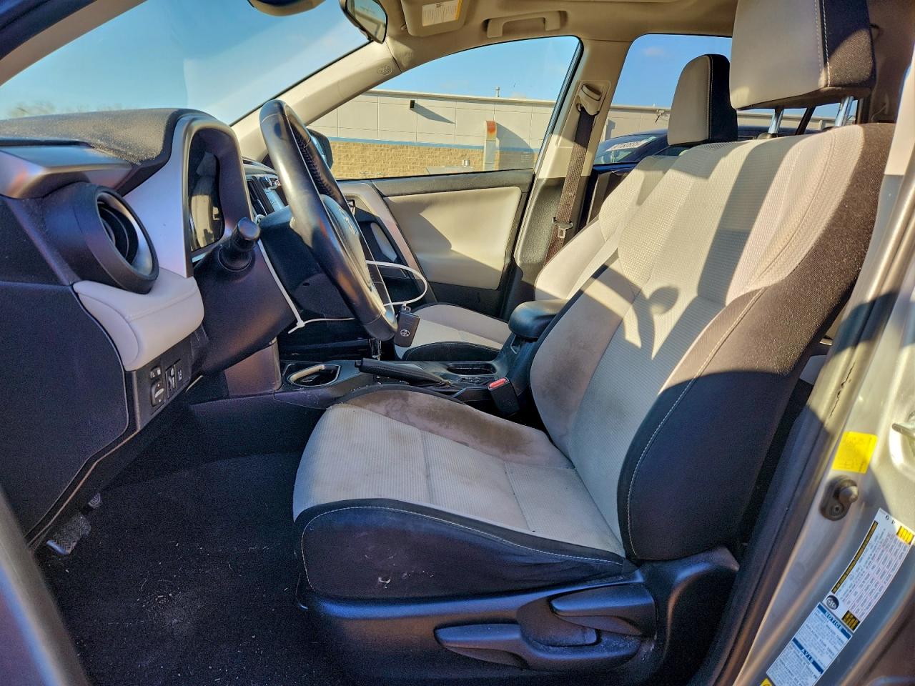 2017 TOYOTA RAV4 HV LE photo 7