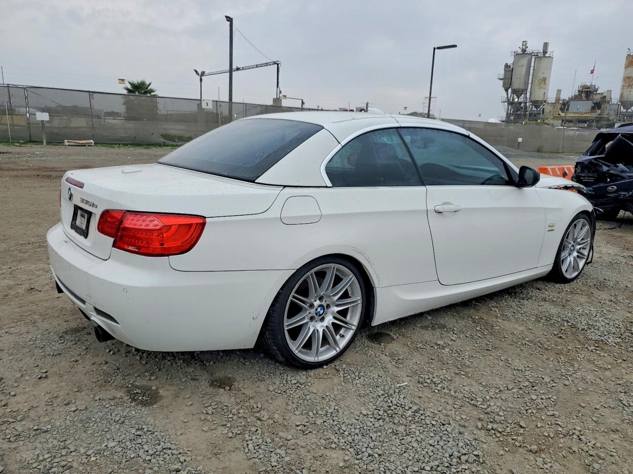 2011 BMW 335 IS photo 3