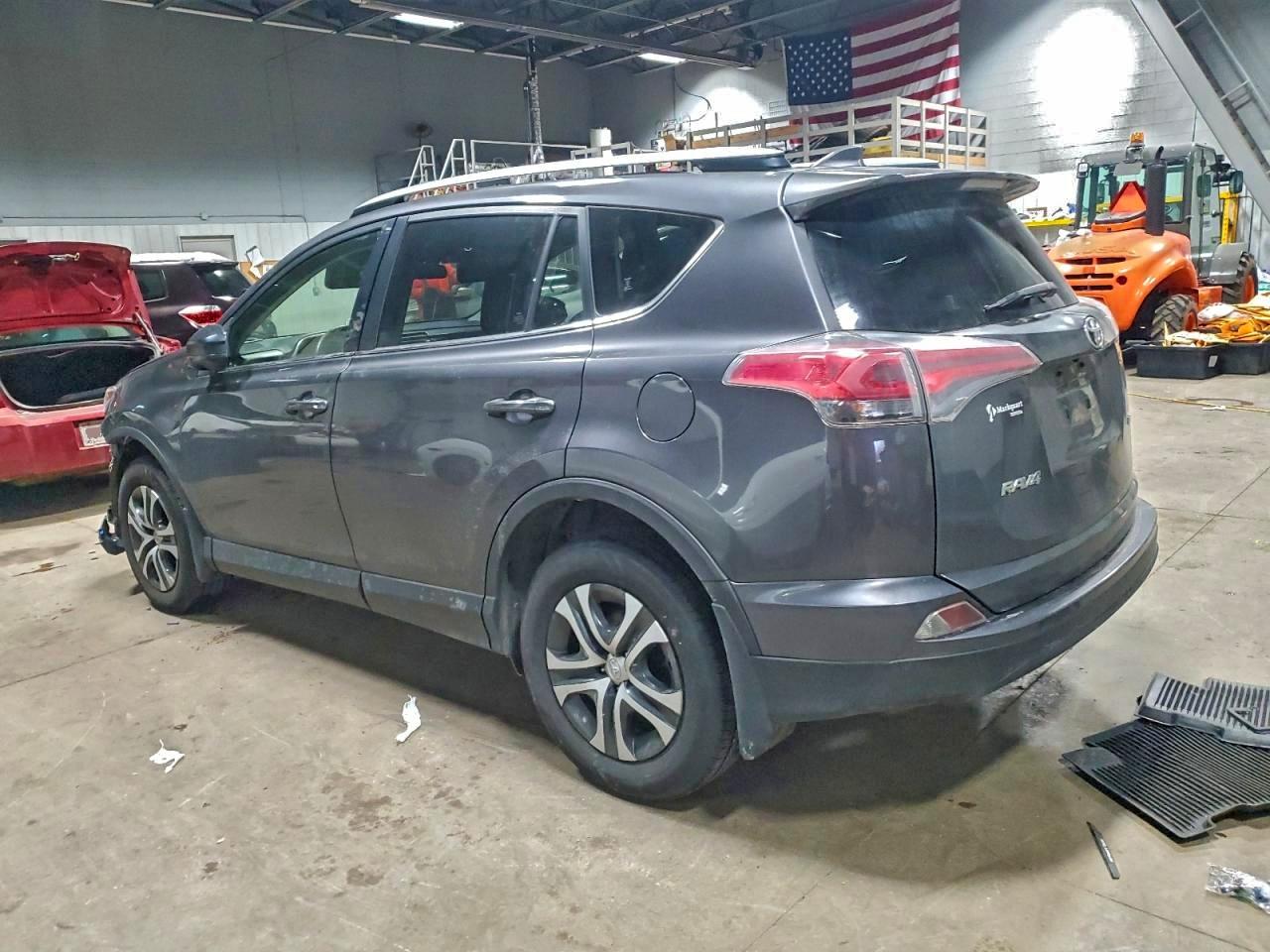 2017 TOYOTA RAV4 LE photo 4