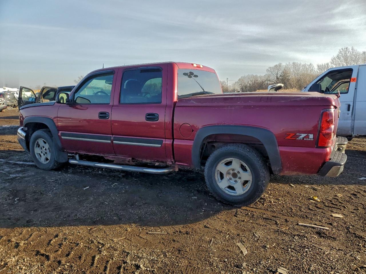 2005 CHEVROLET SILVERADO K1500 photo 2