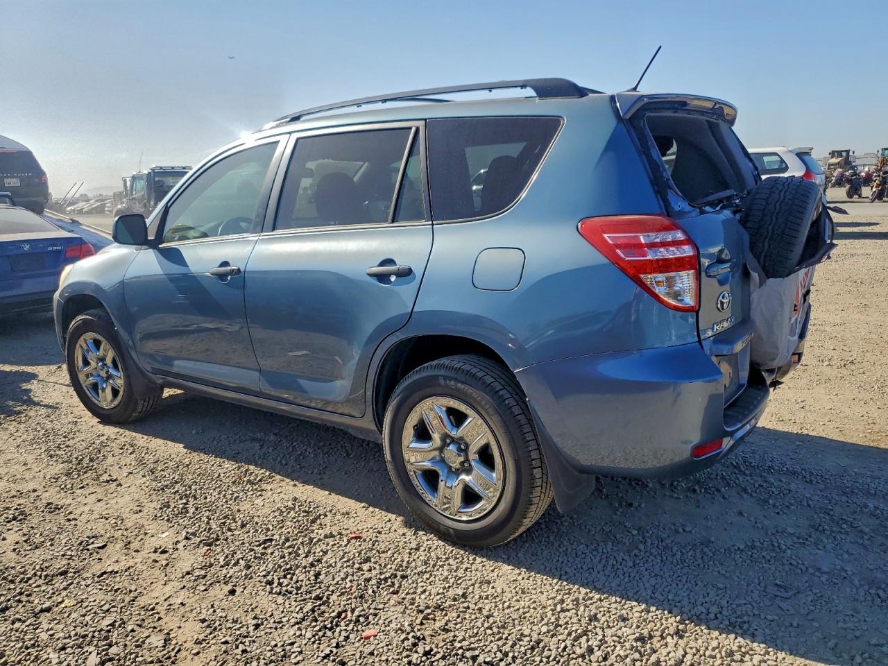 2012 TOYOTA RAV4 photo 2