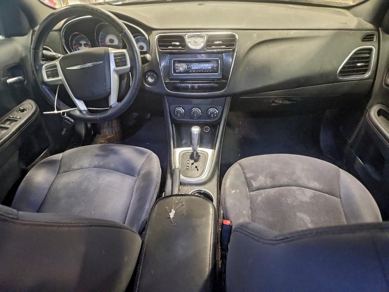 2013 CHRYSLER 200 TOURING photo 8
