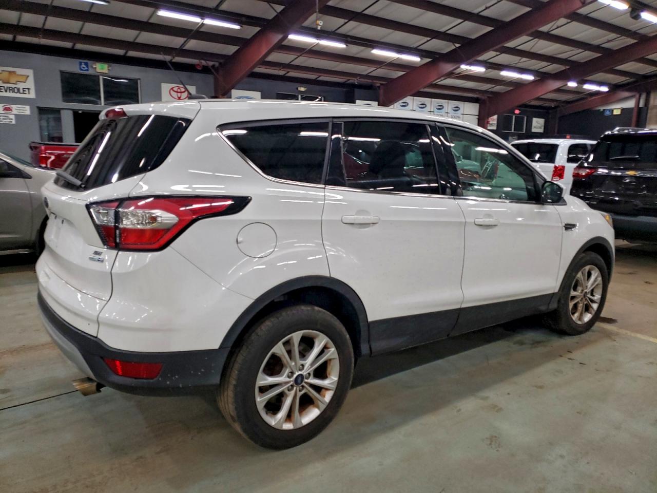 2017 FORD ESCAPE SE photo 3