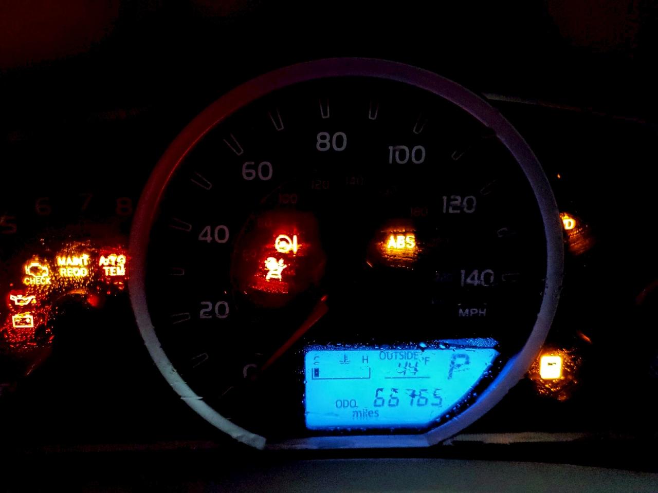 2013 TOYOTA RAV4 XLE photo 9