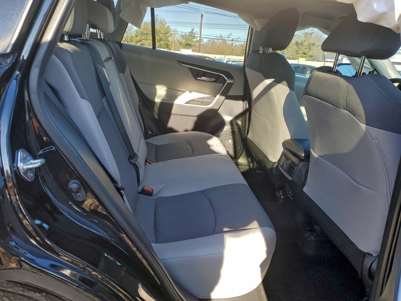 2021 TOYOTA RAV4 XLE photo 11