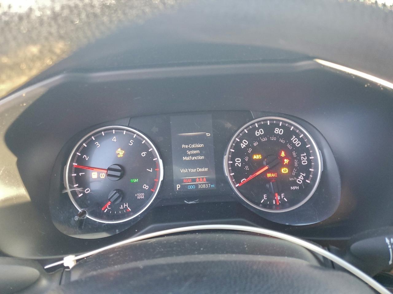 2021 TOYOTA RAV4 XLE photo 9
