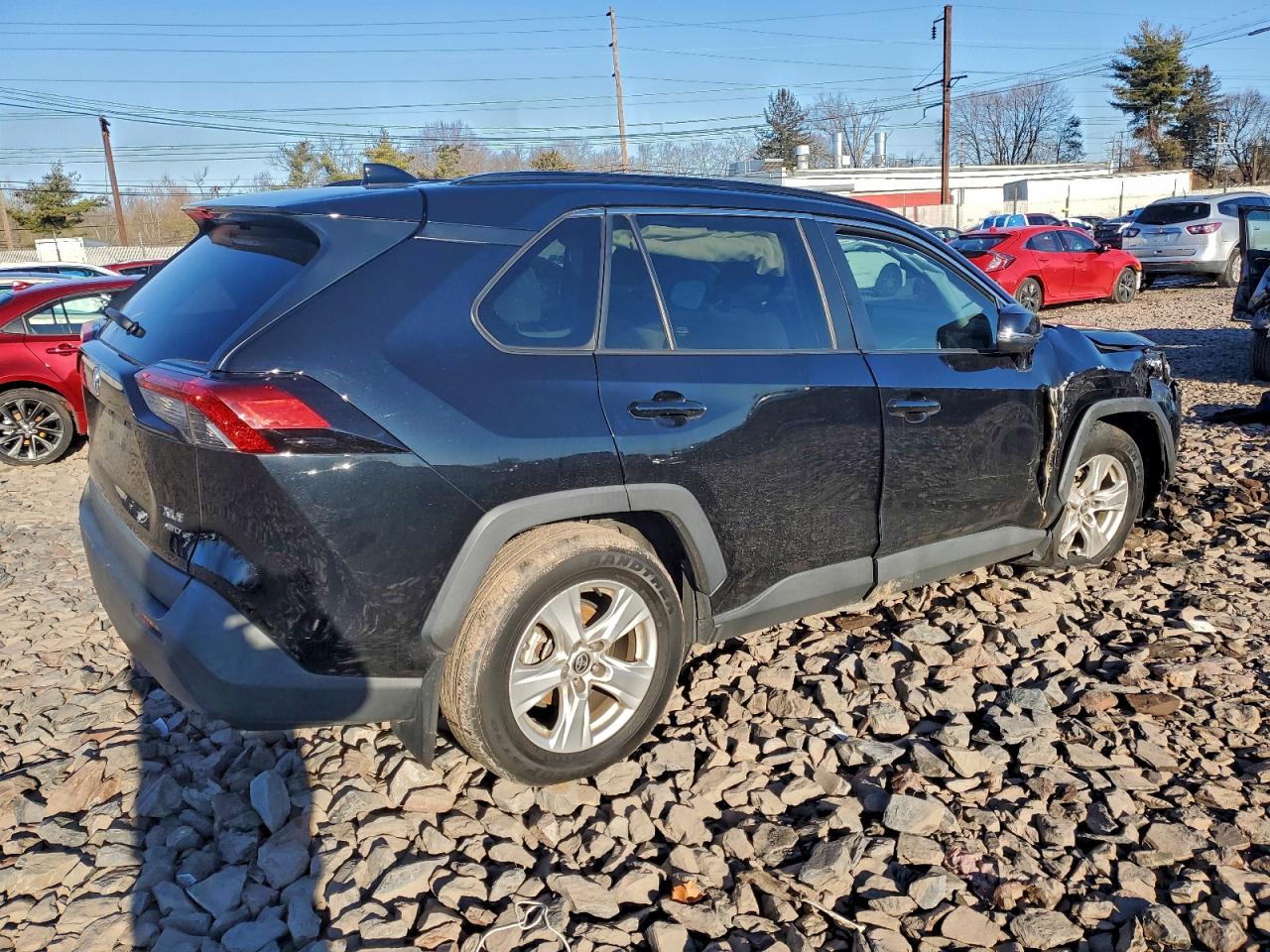 2021 TOYOTA RAV4 XLE photo 3