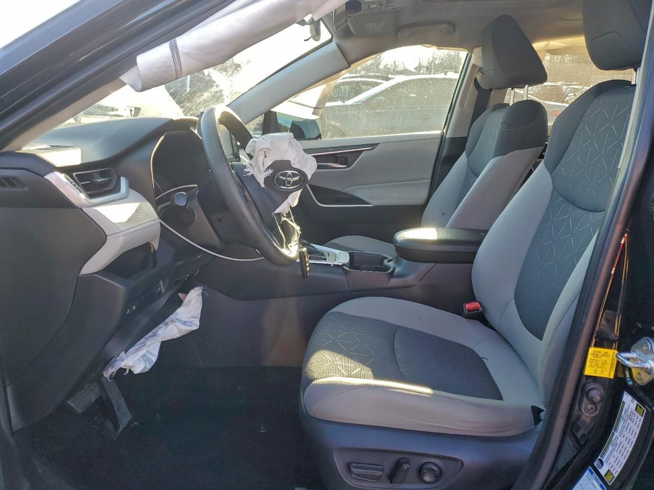 2021 TOYOTA RAV4 XLE photo 7