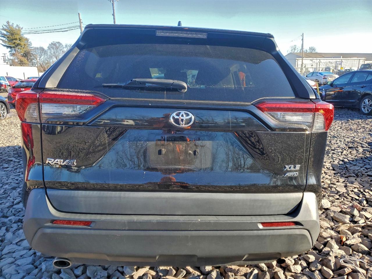 2021 TOYOTA RAV4 XLE photo 6