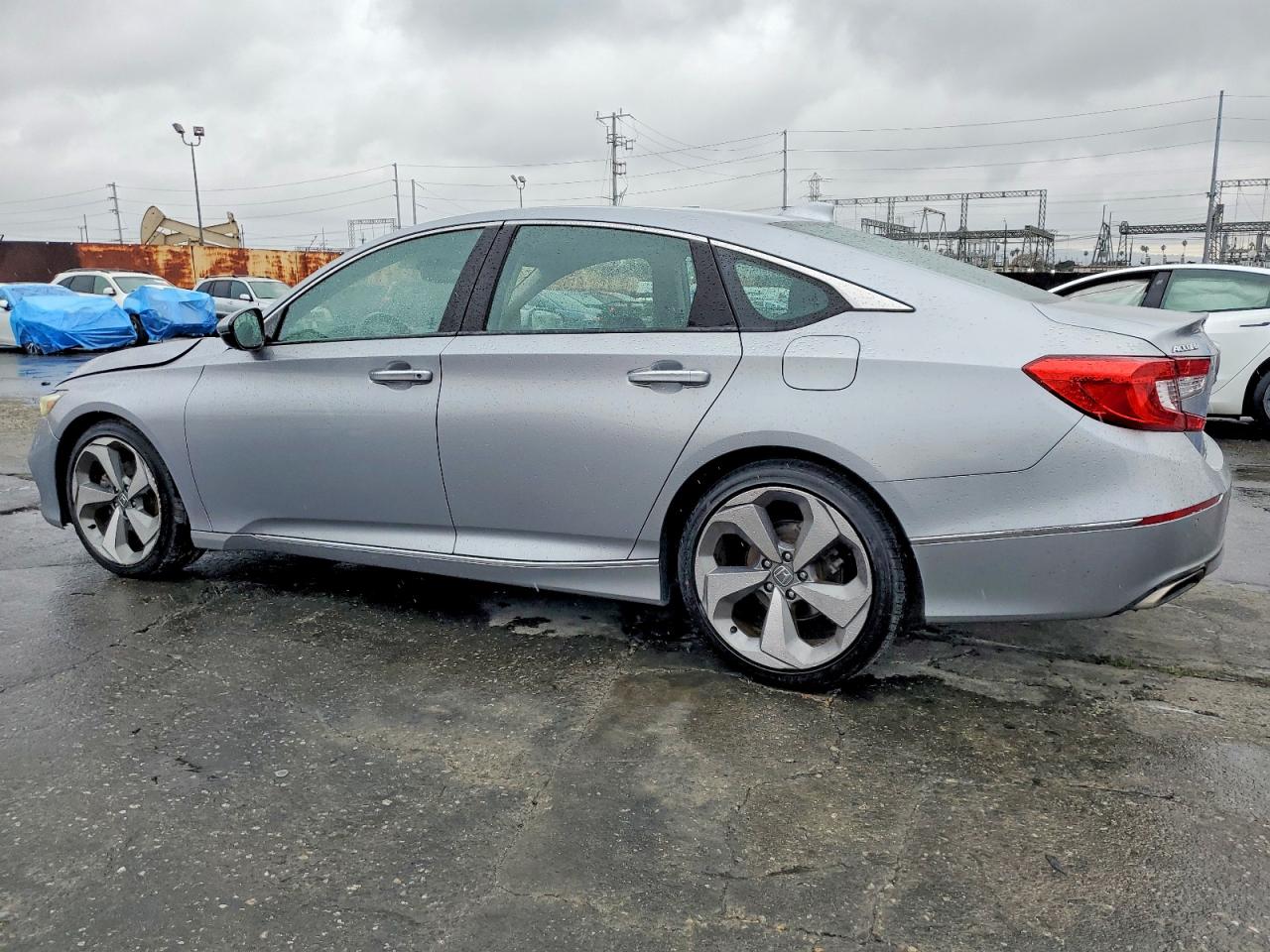 2018 HONDA ACCORD TOURING photo 2