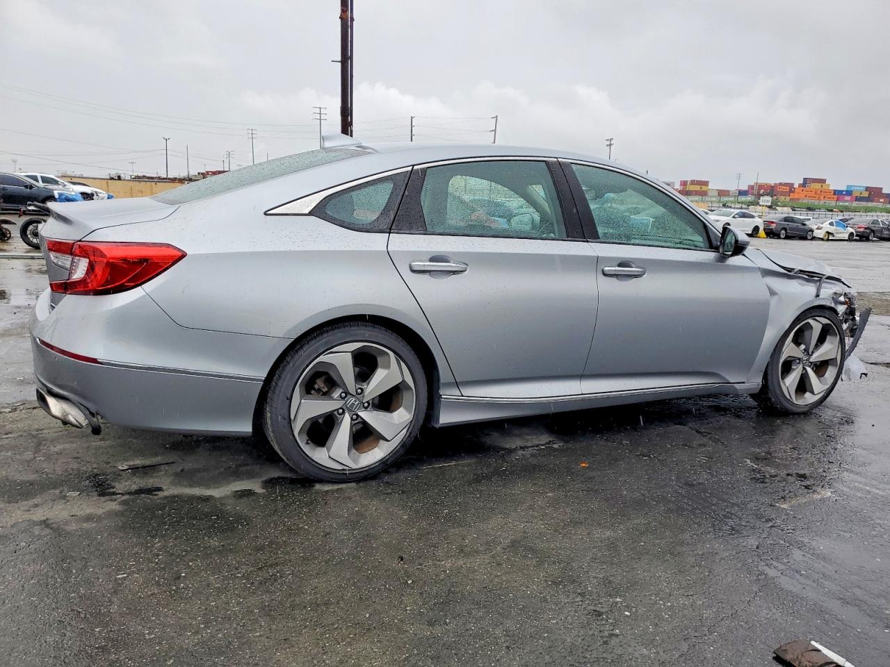 2018 HONDA ACCORD TOURING photo 3