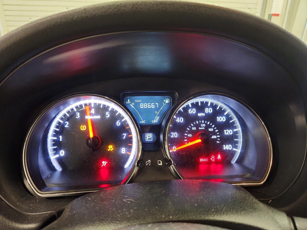 2018 NISSAN VERSA SV photo 17
