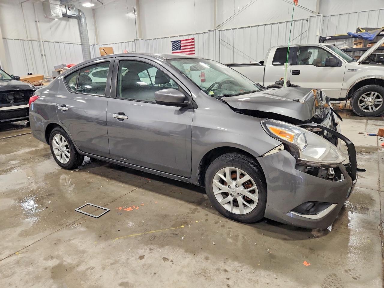 2018 NISSAN VERSA SV photo 7