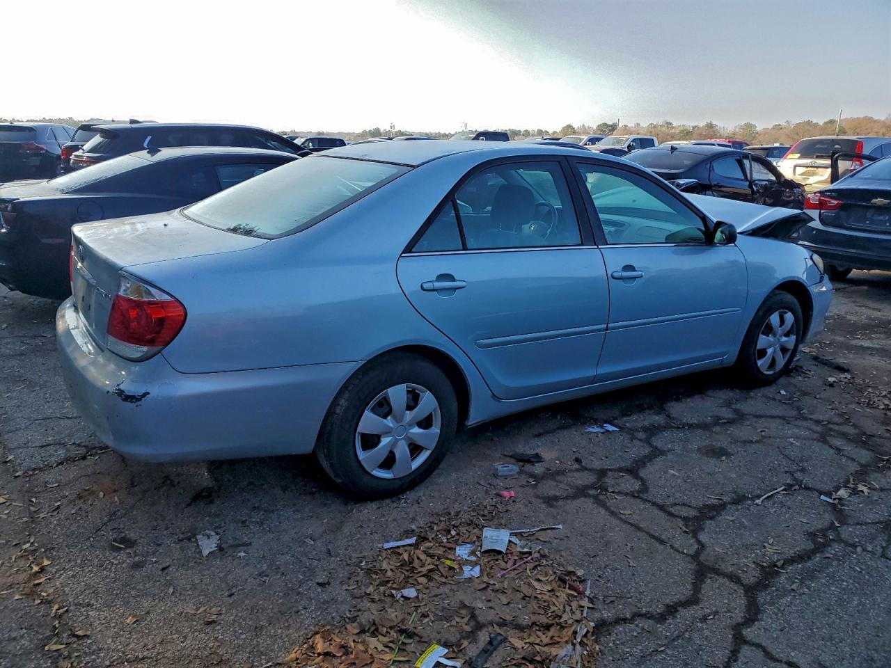 2005 TOYOTA CAMRY LE photo 3