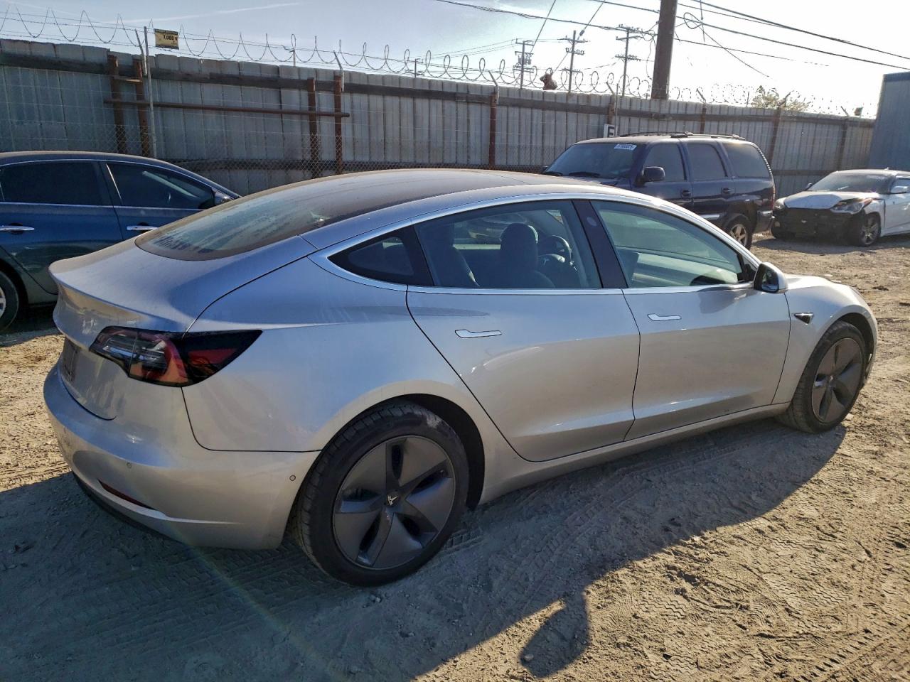 2018 TESLA MODEL 3 photo 3
