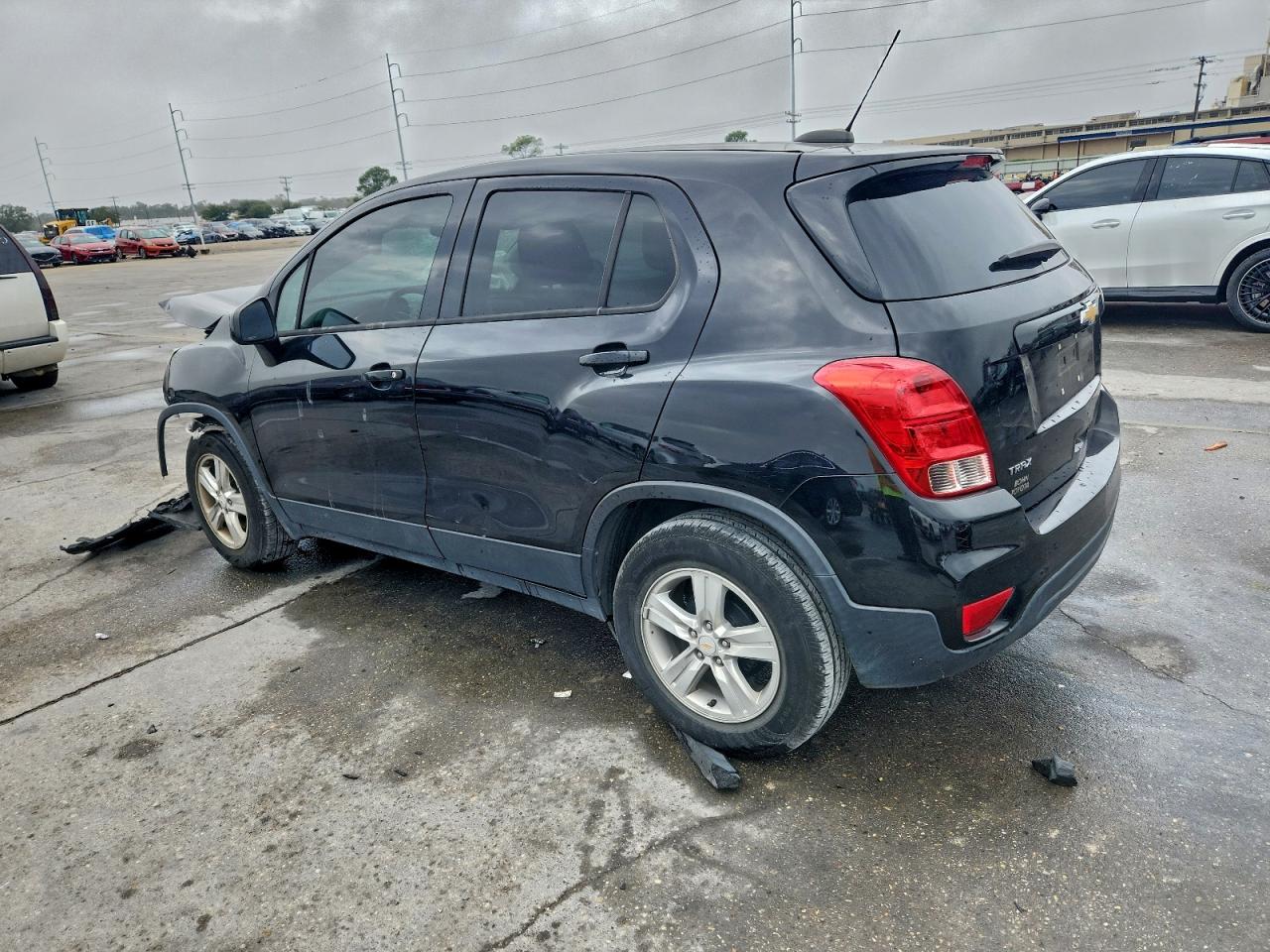 2020 CHEVROLET TRAX LS photo 2