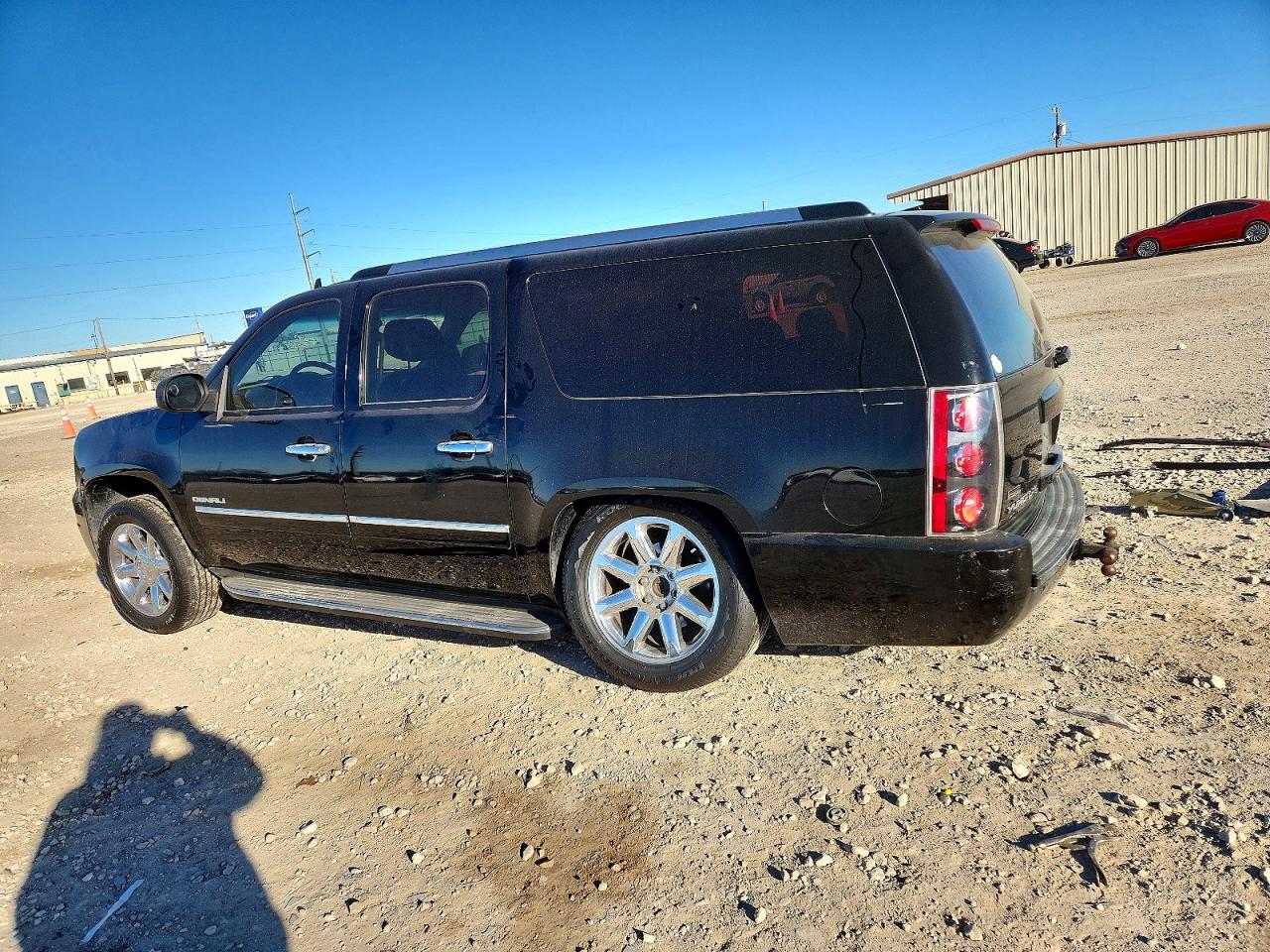 2010 GMC YUKON XL DENALI photo 2
