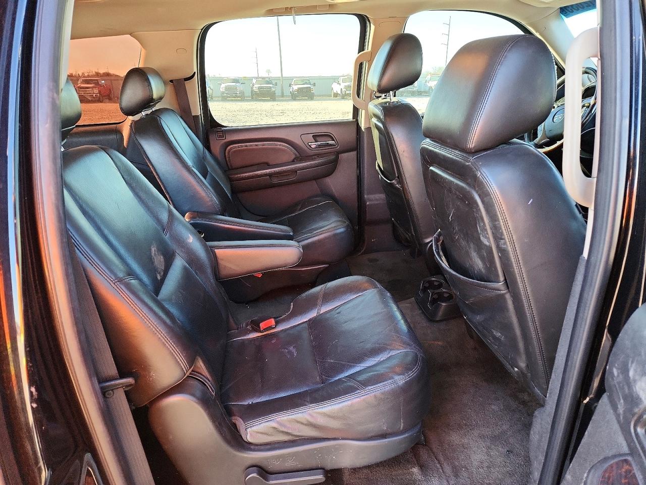2010 GMC YUKON XL DENALI photo 11