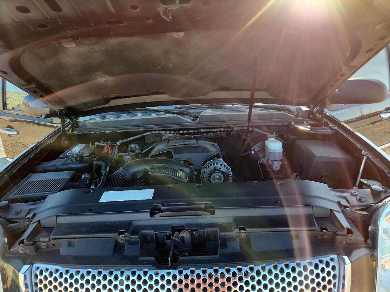 2010 GMC YUKON XL DENALI photo 12