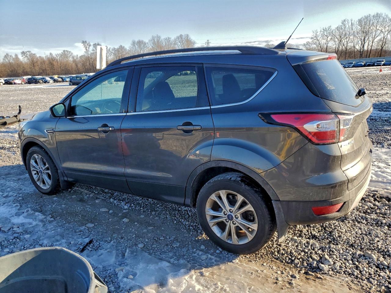2018 FORD ESCAPE SEL photo 2