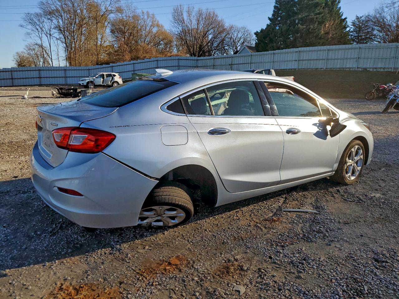 2017 CHEVROLET CRUZE PREMIER photo 3