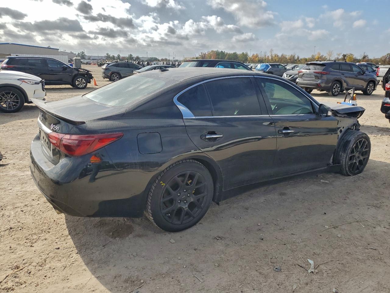 2018 INFINITI Q50 LUXE photo 3