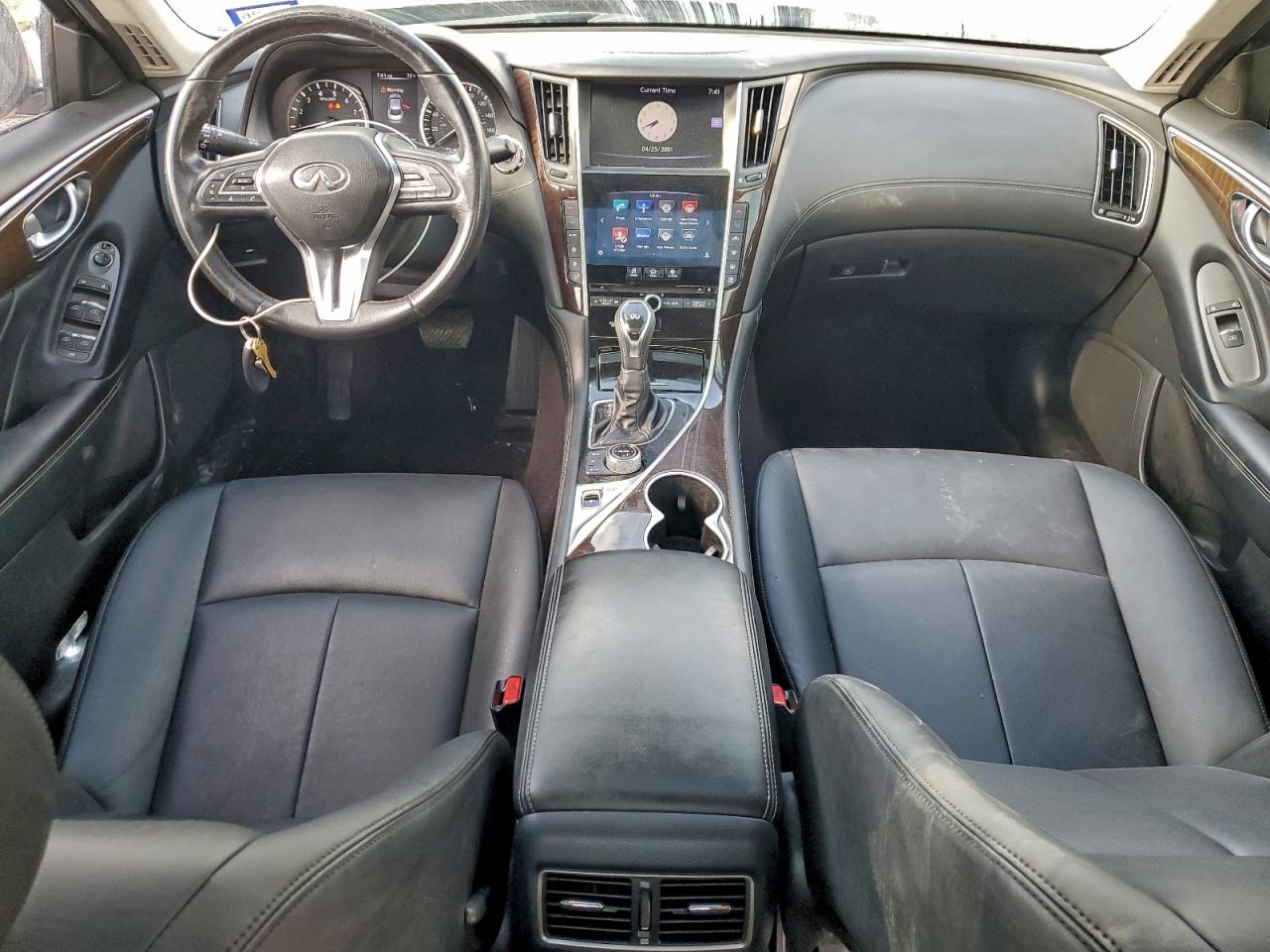 2018 INFINITI Q50 LUXE photo 8