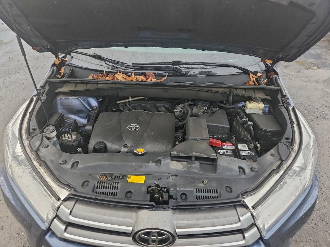 2017 TOYOTA HIGHLANDER LE photo 12