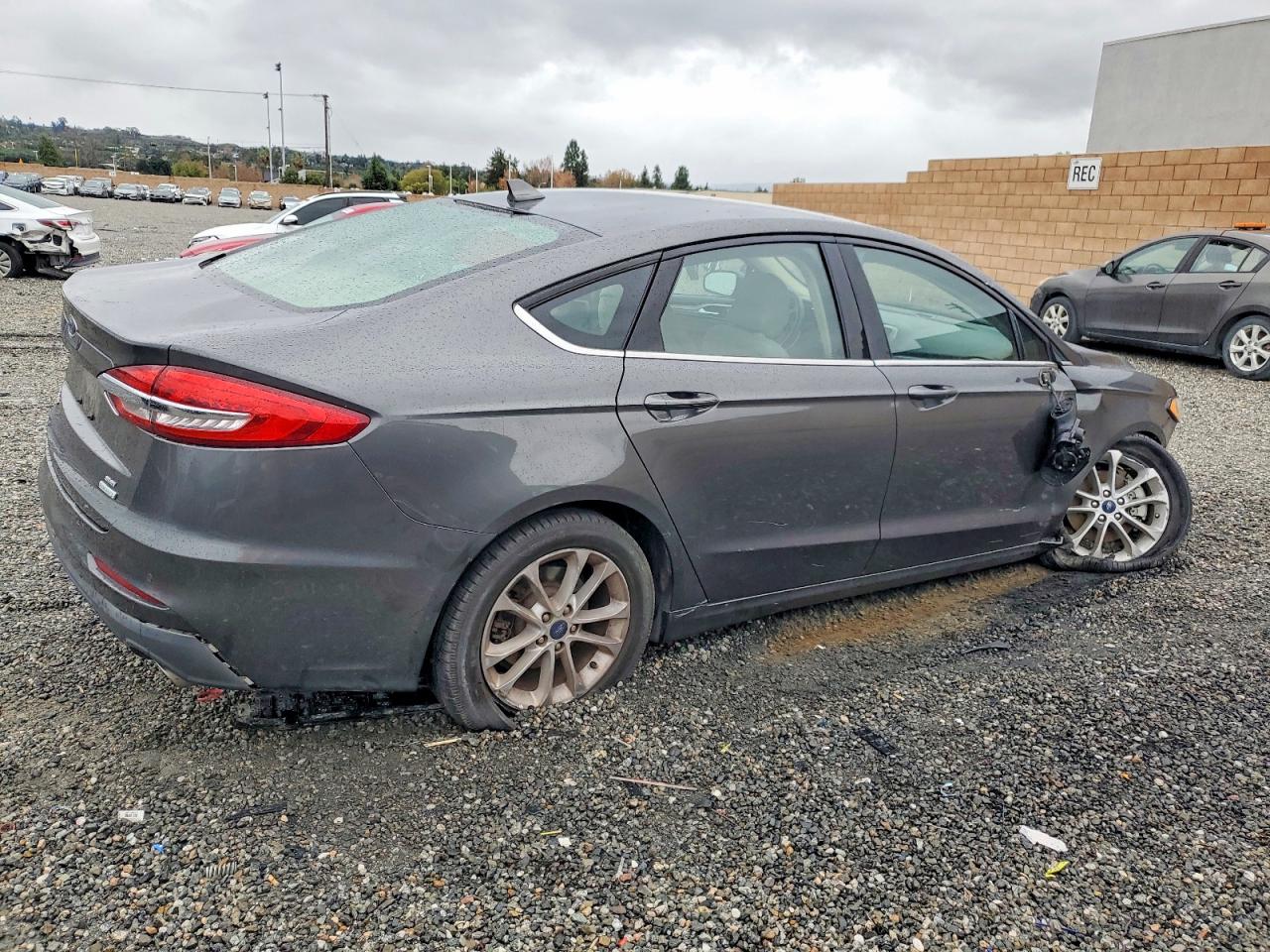 2020 FORD FUSION SE photo 3