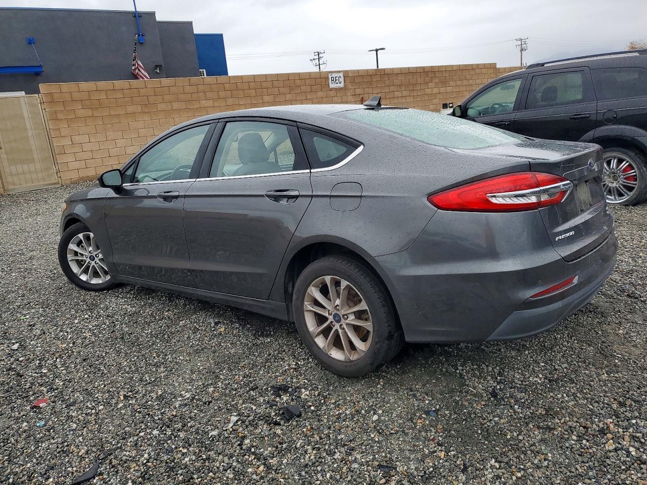 2020 FORD FUSION SE photo 2