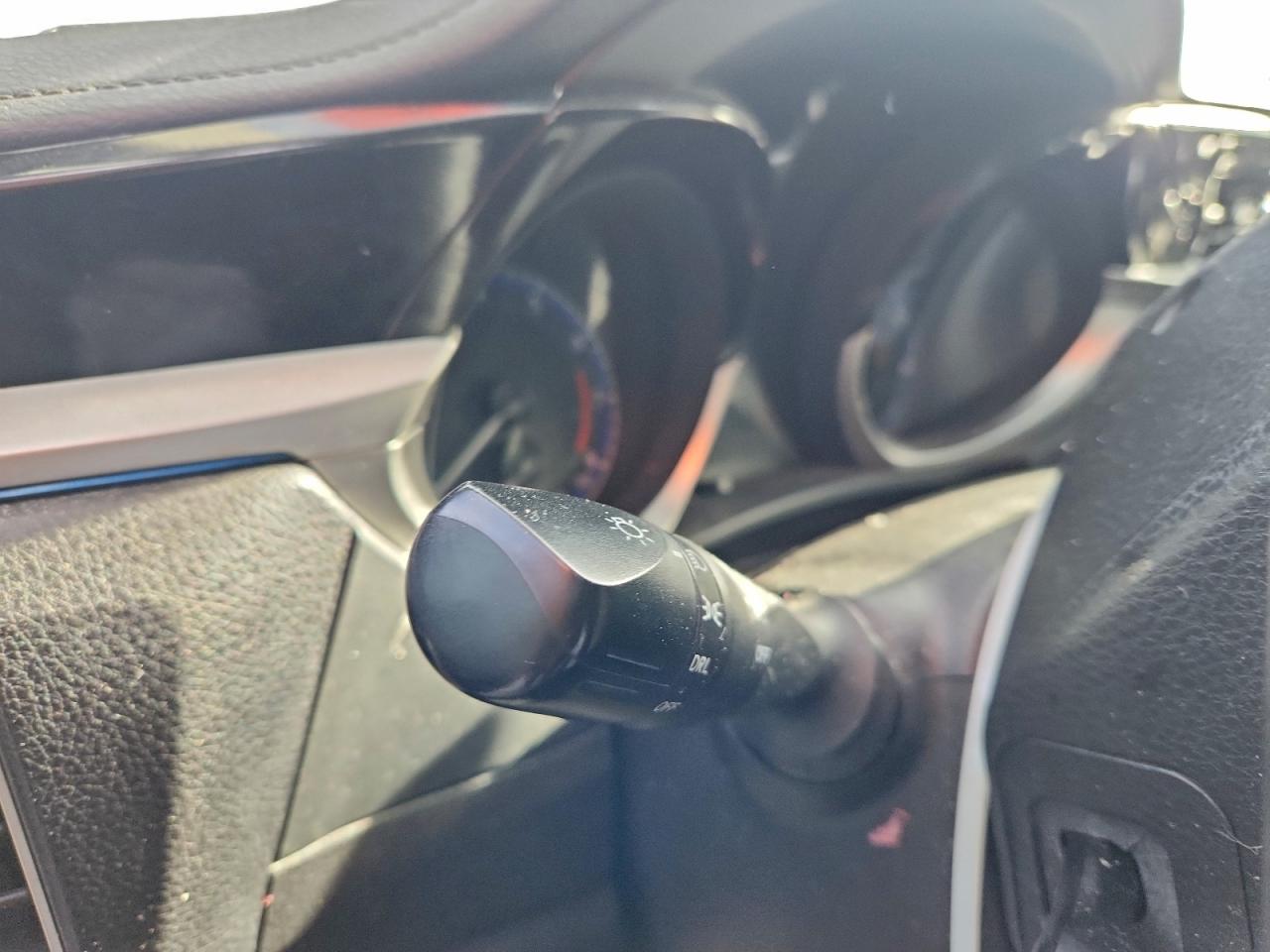 2015 TOYOTA COROLLA L photo 9