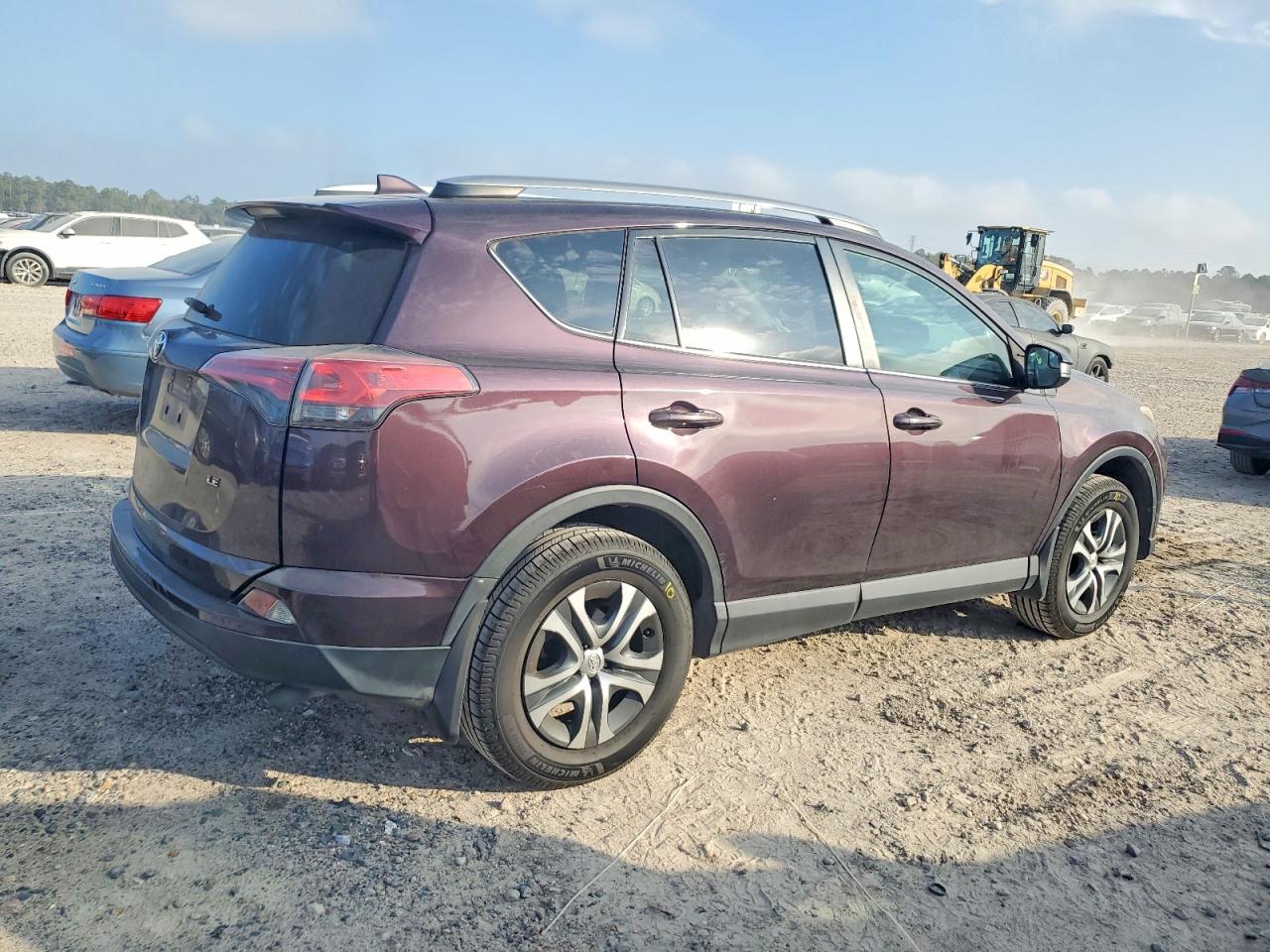 2018 TOYOTA RAV4 LE photo 3