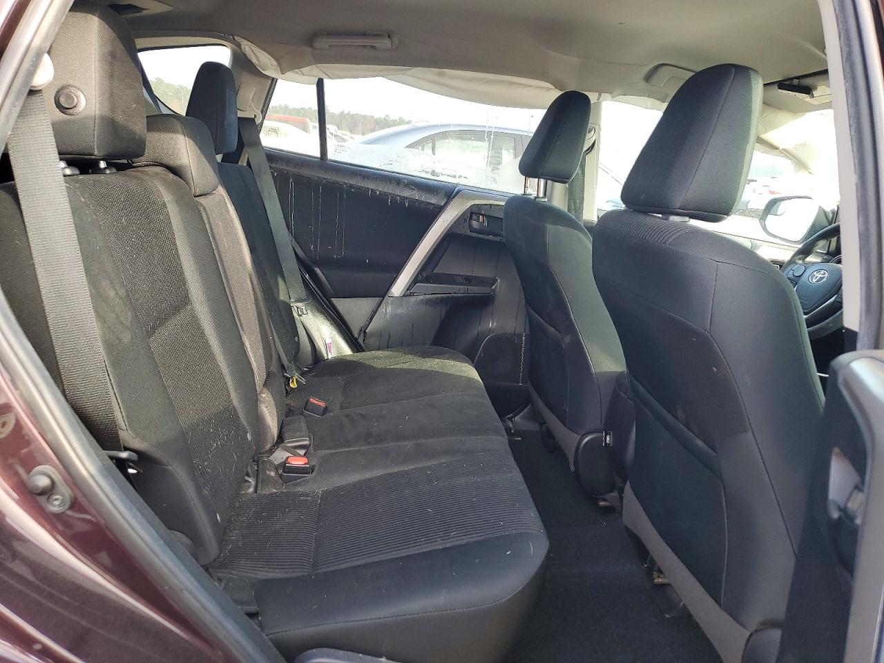 2018 TOYOTA RAV4 LE photo 11