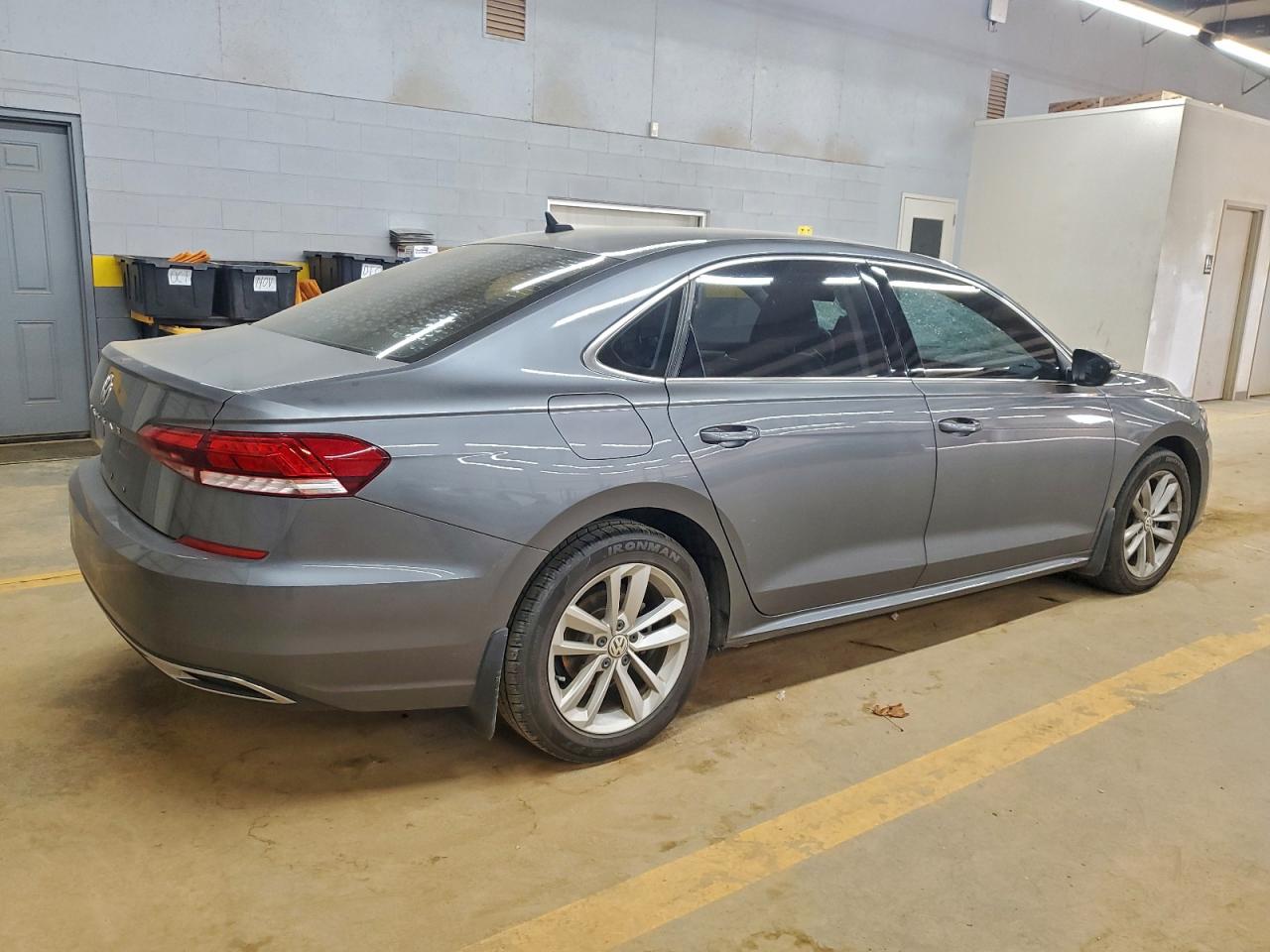 2020 VOLKSWAGEN PASSAT SE photo 3