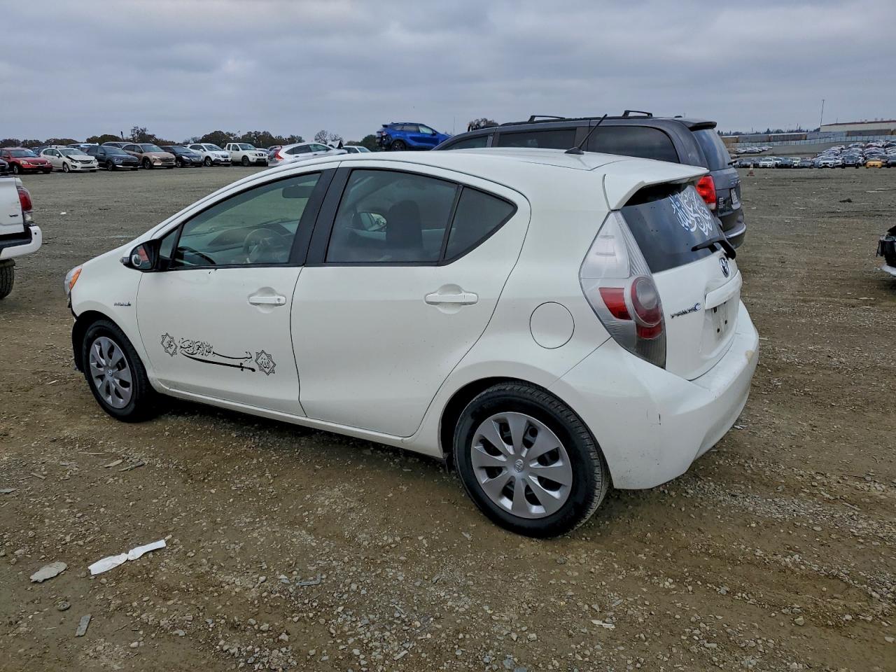 2014 TOYOTA PRIUS C photo 2