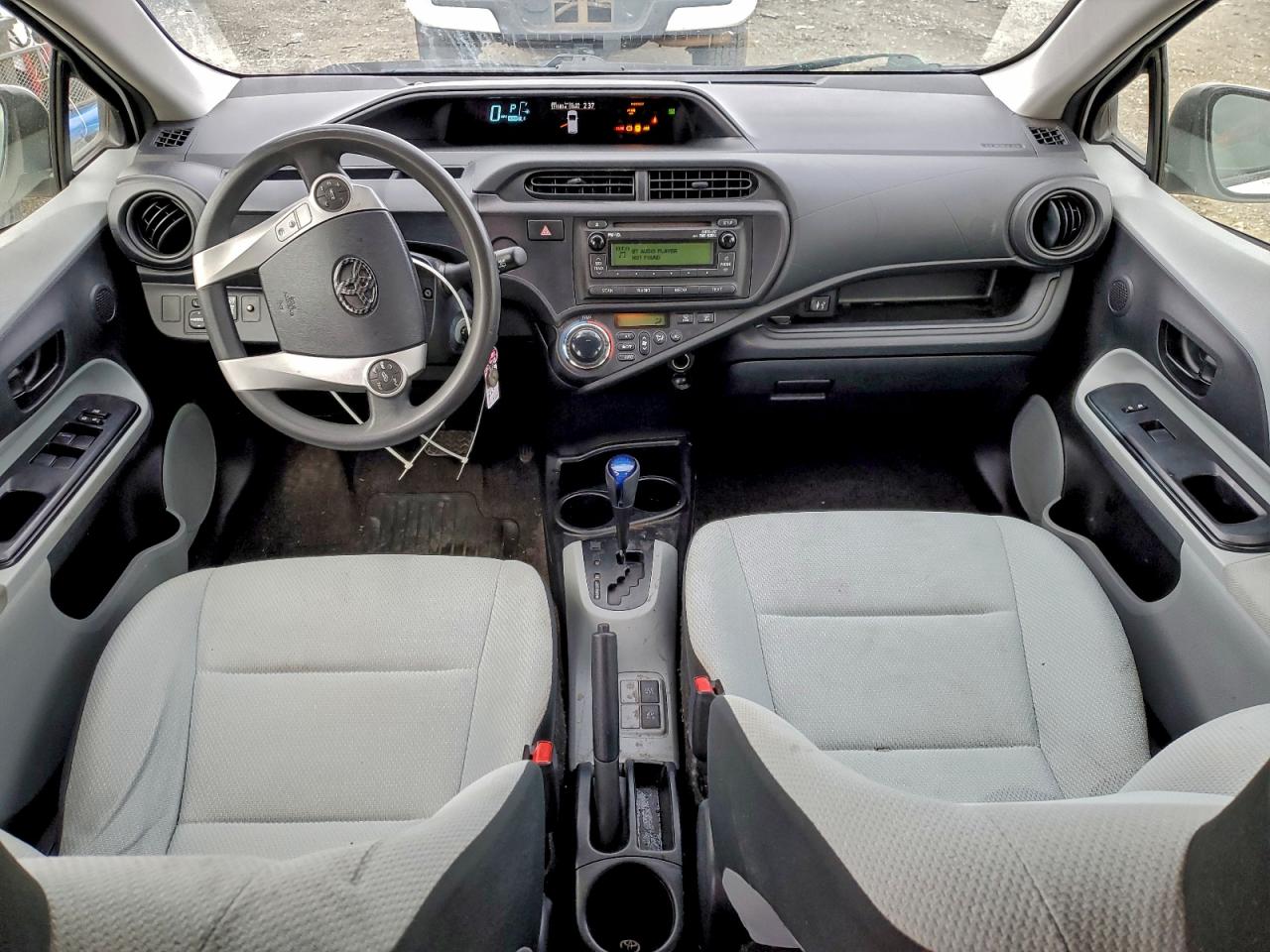 2014 TOYOTA PRIUS C photo 8