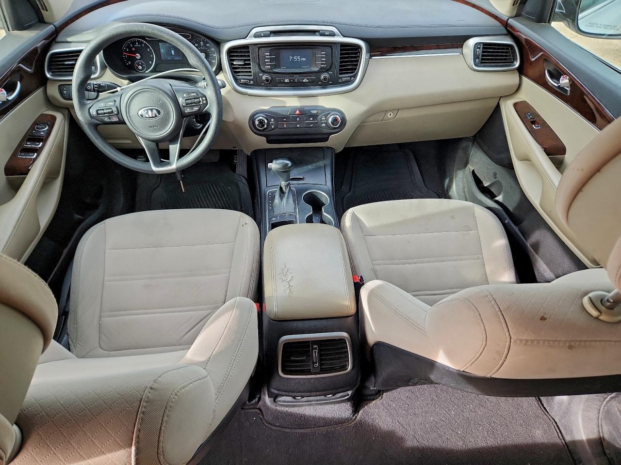 2016 KIA SORENTO LX photo 8