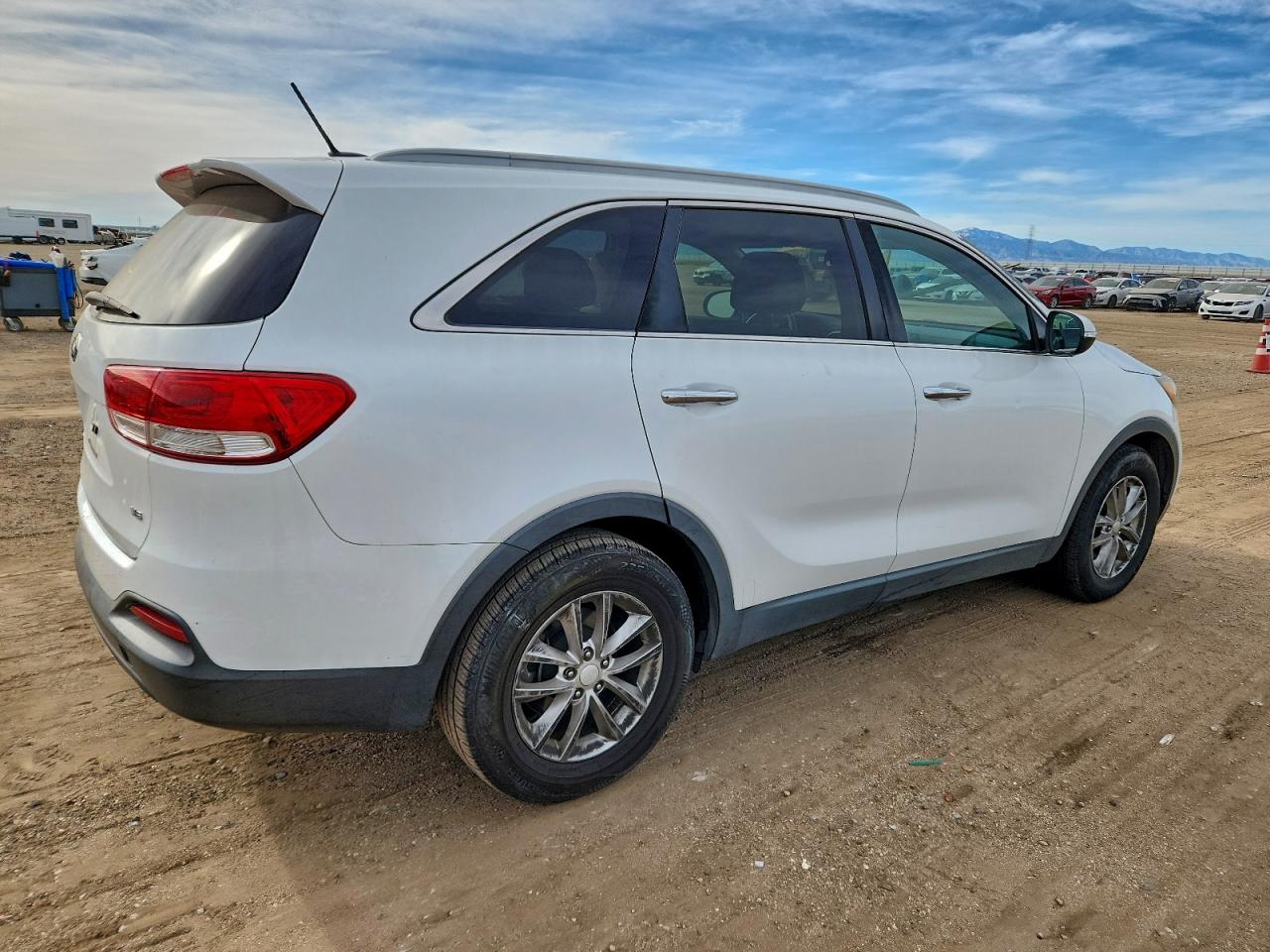 2016 KIA SORENTO LX photo 3