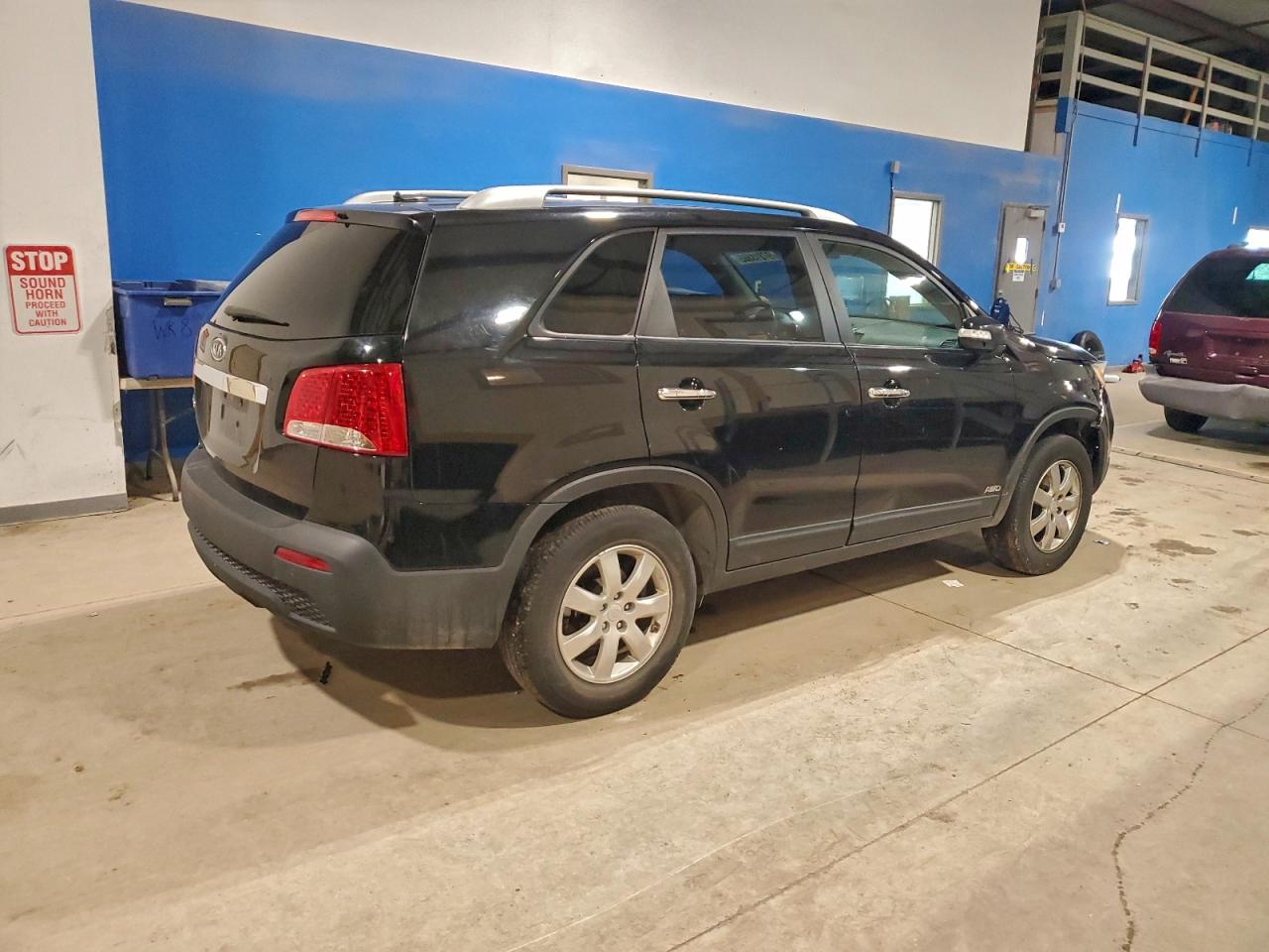 2011 KIA SORENTO BASE photo 3