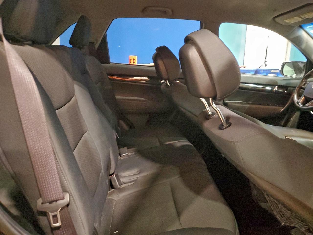 2011 KIA SORENTO BASE photo 11