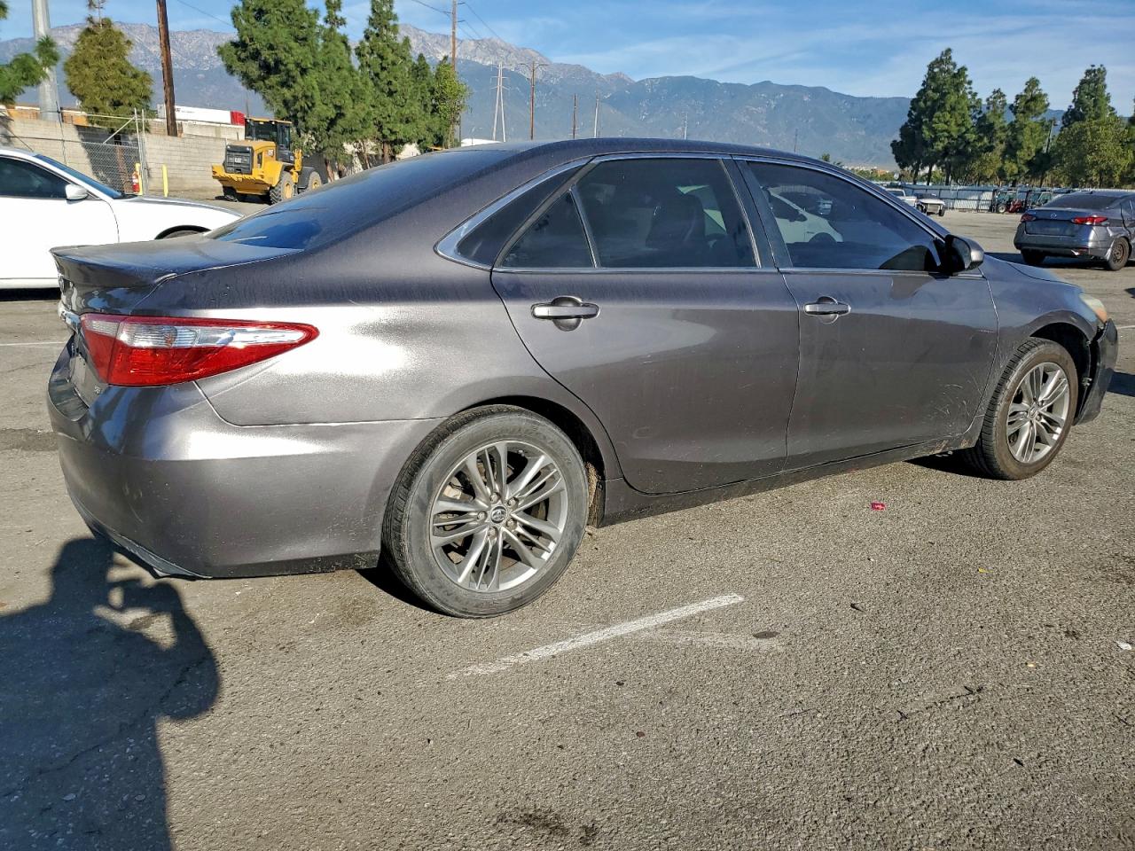 2016 TOYOTA CAMRY LE photo 5