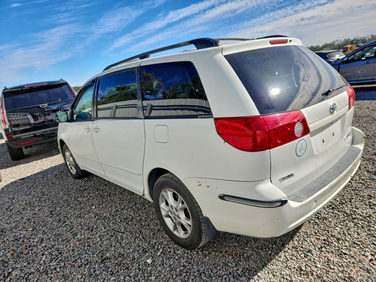 2006 TOYOTA SIENNA LE photo 2