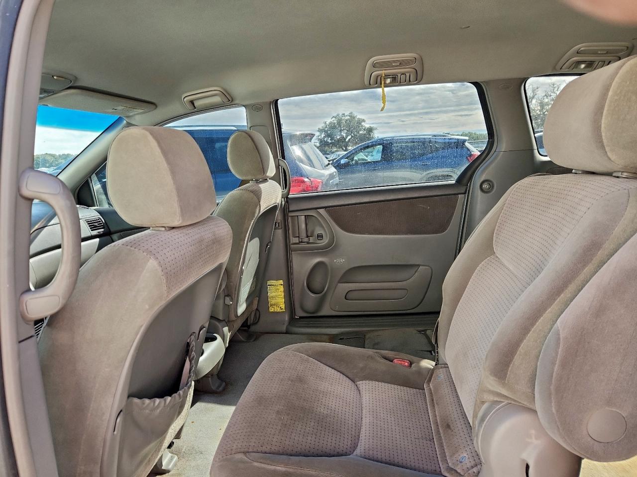 2006 TOYOTA SIENNA LE photo 11