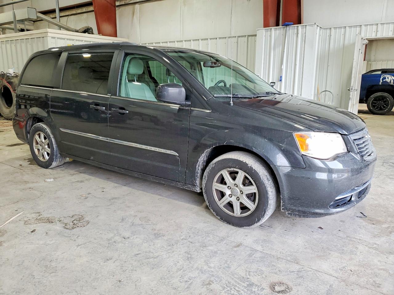 2012 CHRY TOWN & COUNTRY photo 4