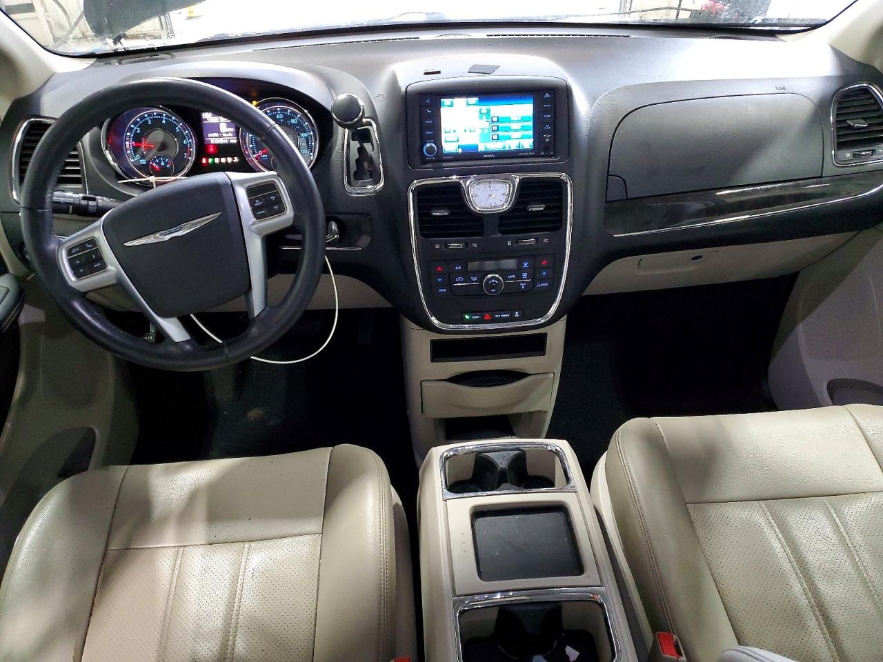 2012 CHRY TOWN & COUNTRY photo 8