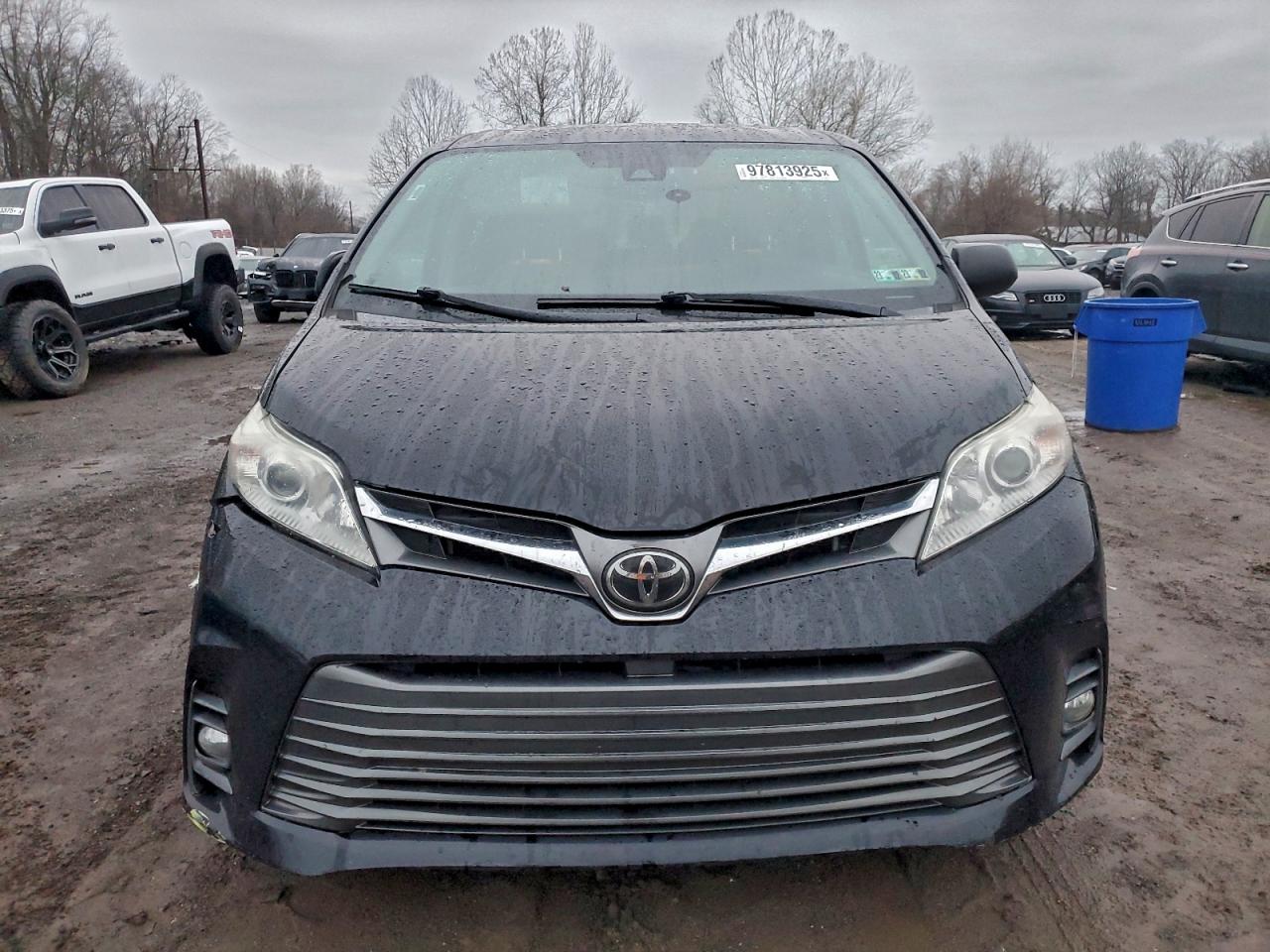 2020 TOYOTA SIENNA XLE photo 5